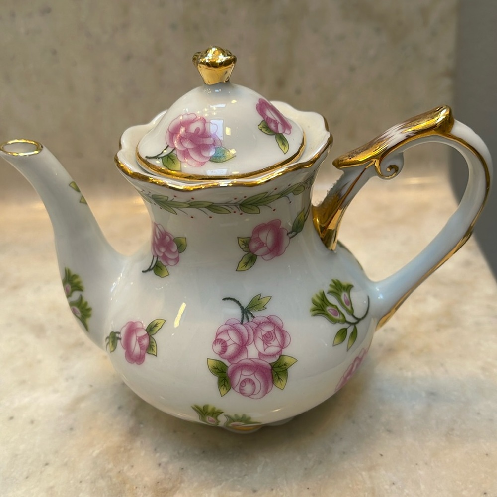 Decorative Teapot trinket box. Approx. 4”